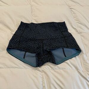 Lululemon Shorts in Shatter Weave Desert Teal Alberta Lake/Blk sz 6